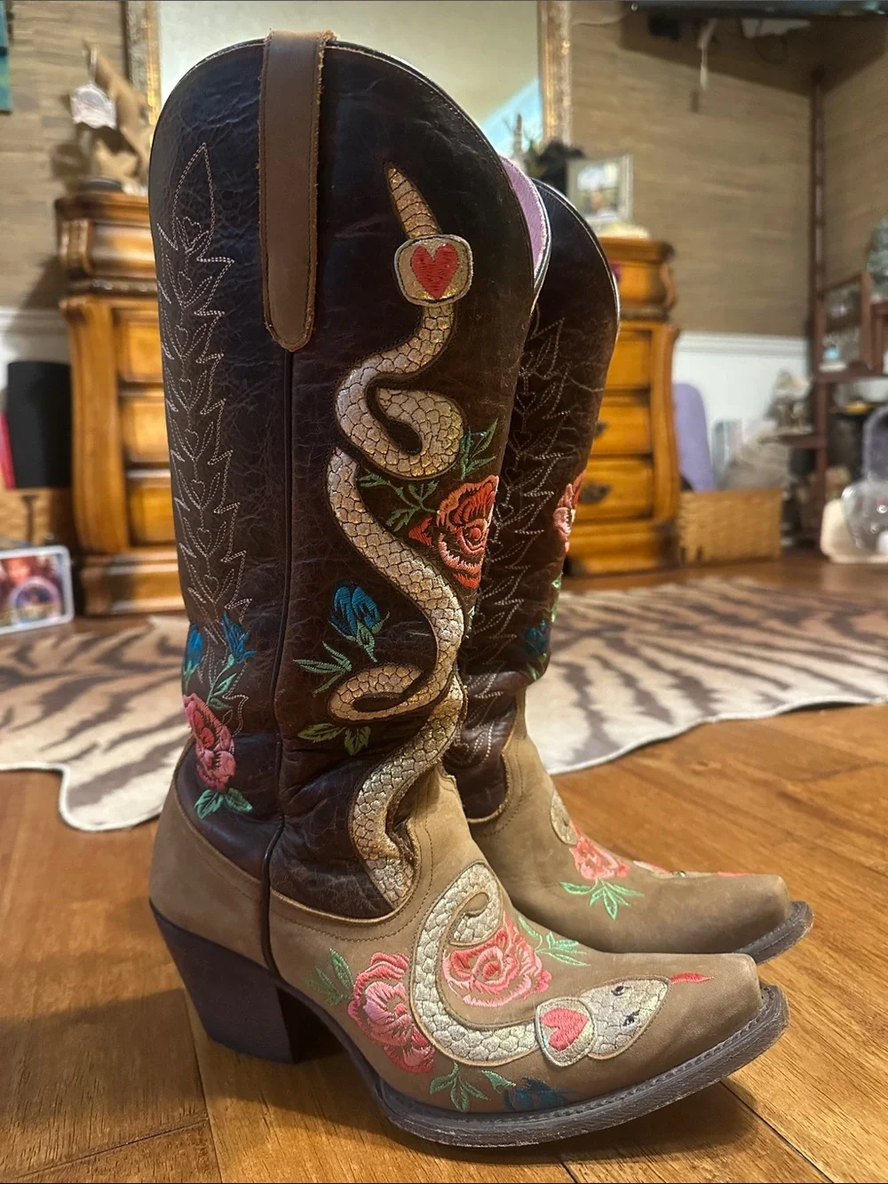 Lane Junk Gypsy Brown Embroidered Snake & Rose Western Heeled Boots 9 1/2 - Picture 3 of 7